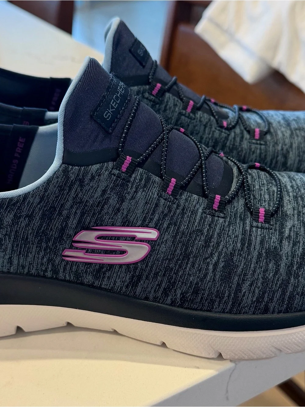 Skechers Hands Free Slip Ins Sneakers NIB